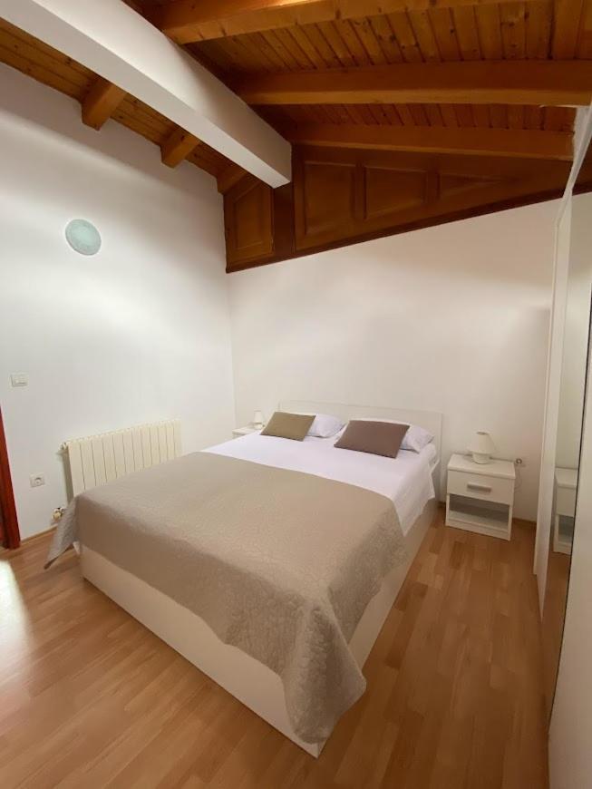 Apartma I&i *